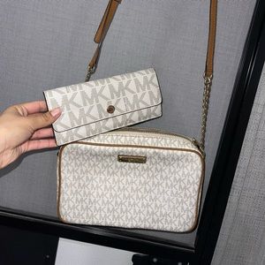 SOLD**Michael Kors Crossbody